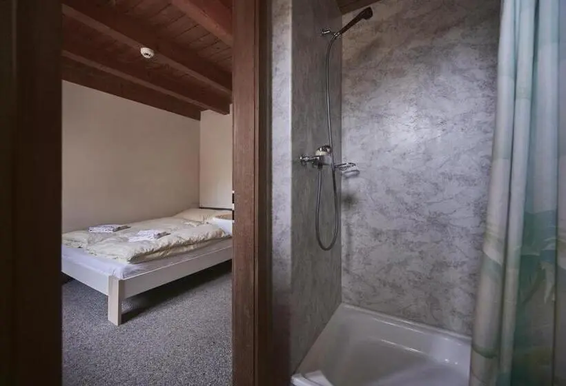 スタンダードルーム, Alpine Base Hostel Adults Only