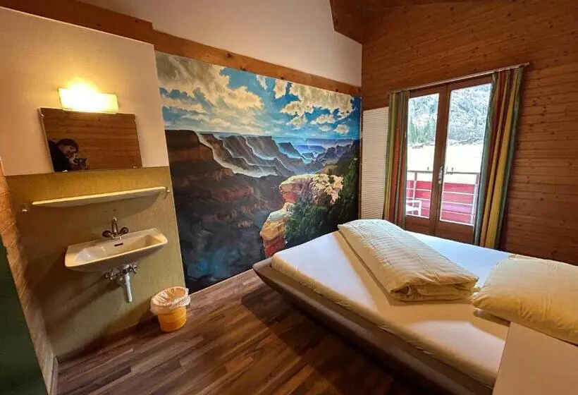 バルコニー付きスタンダードルーム, Alpine Base Hostel Adults Only