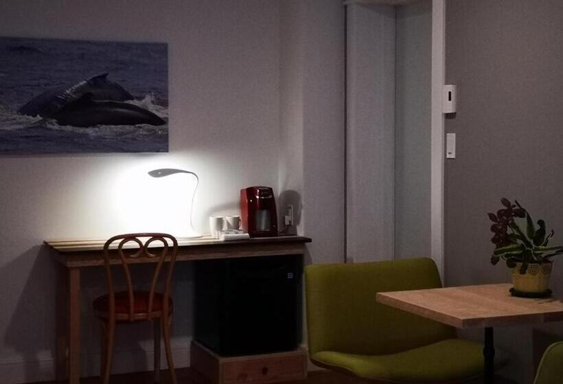 غرفة قياسية مزوَّدة بشُرفة, Au Cachalot Caché Le Gîte Hôtel