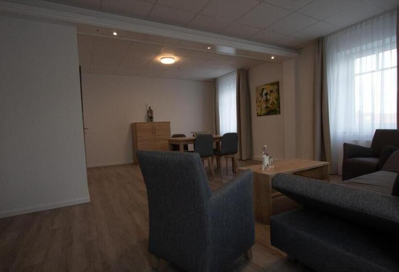 جناح ديلوكس, Central Hotel Wagenfeld