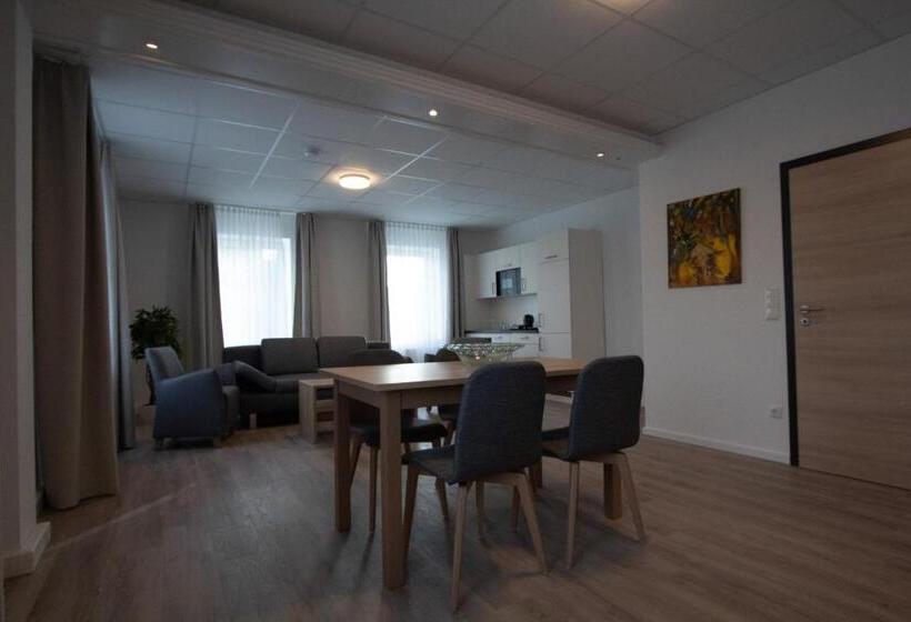 جناح ديلوكس, Central Hotel Wagenfeld