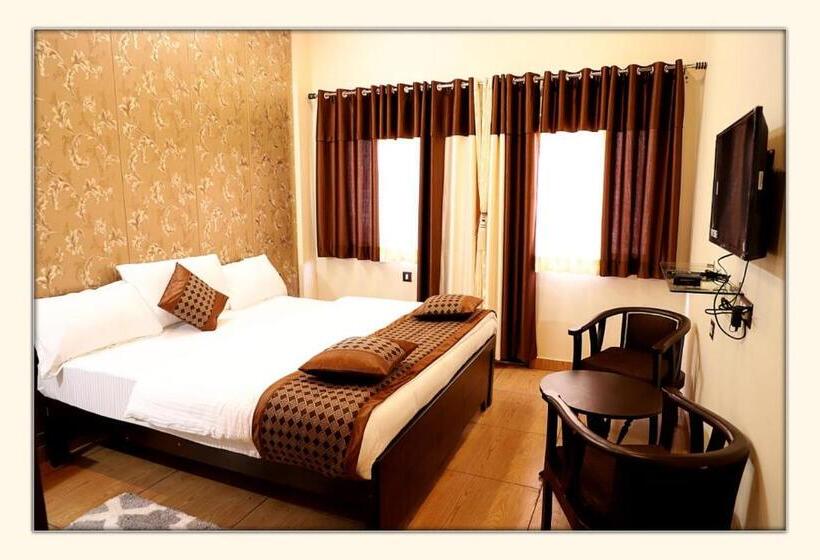 Семейный Номер Deluxe, The Ranikhet Continental