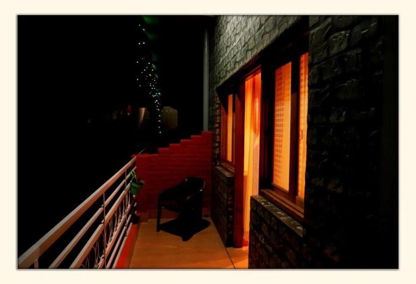 Семейный Номер Deluxe, The Ranikhet Continental