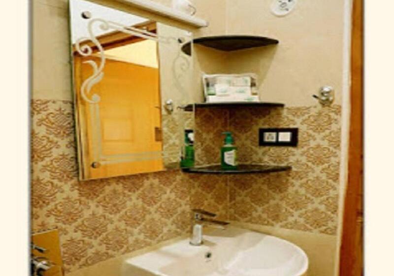 Семейный Номер Deluxe, The Ranikhet Continental