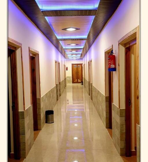 标准间, The Ranikhet Continental