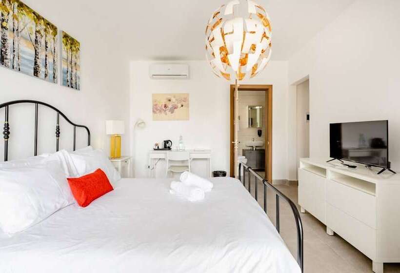 اتاق لوکس با بالکن, Casa Leon Malta