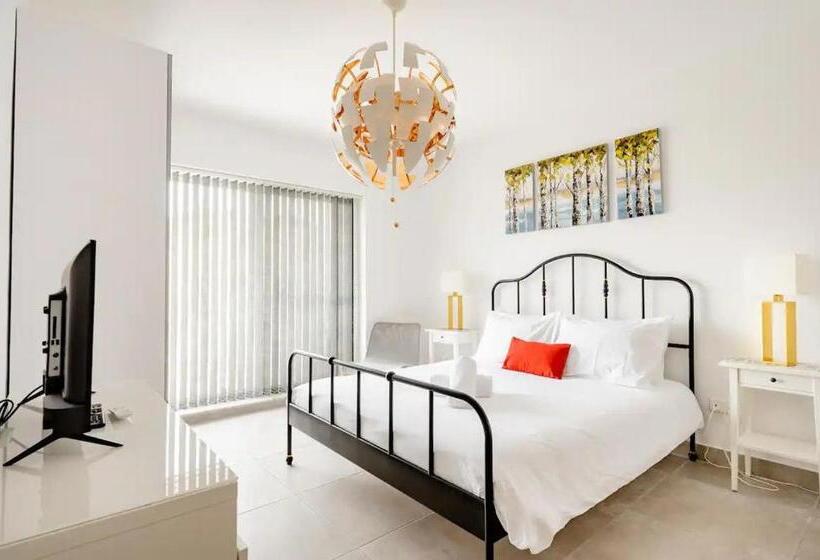 اتاق لوکس با بالکن, Casa Leon Malta