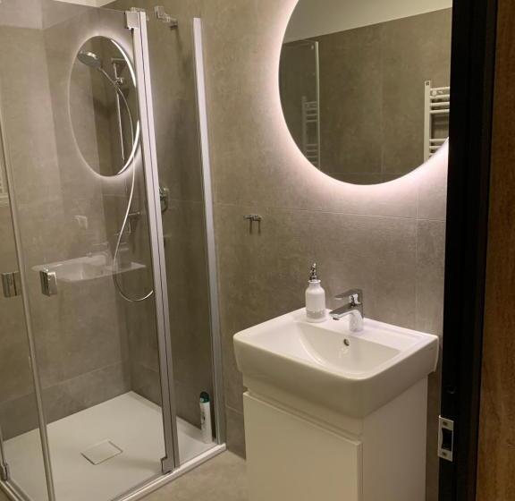 חדר סטנדרט, Haus 8