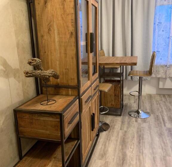 חדר סטנדרט, Haus 8
