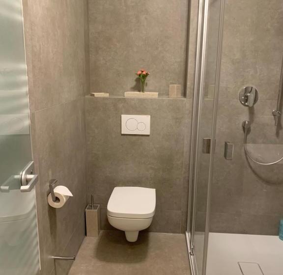 חדר סטנדרט, Haus 8