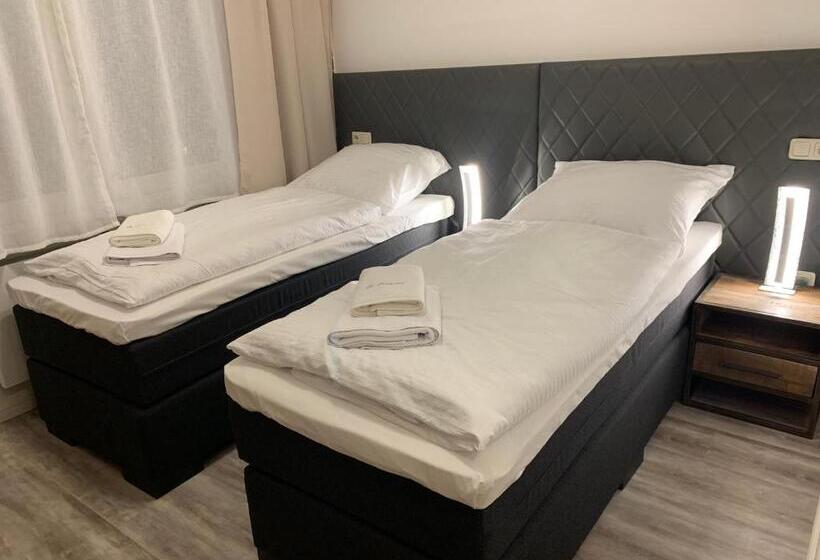 חדר סטנדרט, Haus 8