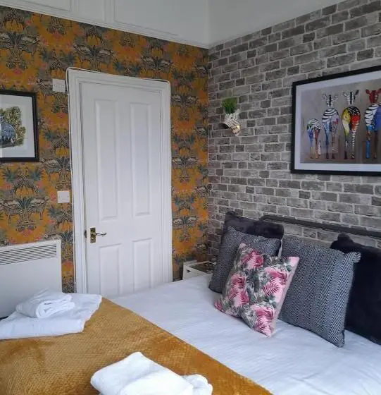 Comfort Kolmen Hengen Huone, Lansdowne Simply Stay