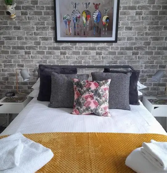 Comfort Kolmen Hengen Huone, Lansdowne Simply Stay