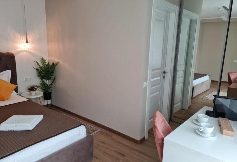 Quarto Deluxe com Sacada, Vila Mrv