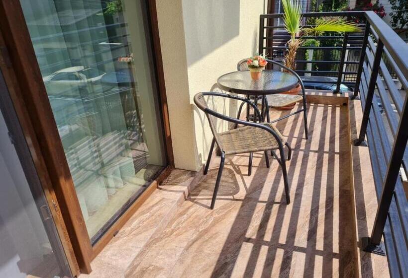 Quarto Deluxe com Sacada, Vila Mrv