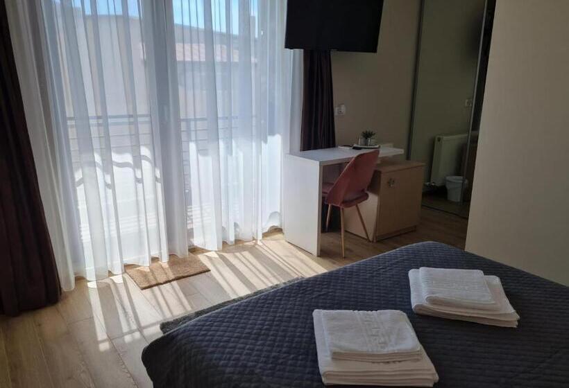 Quarto Deluxe com Sacada, Vila Mrv