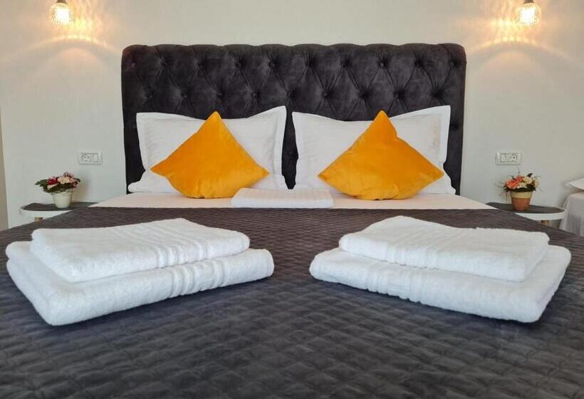 Quarto Deluxe com Sacada, Vila Mrv