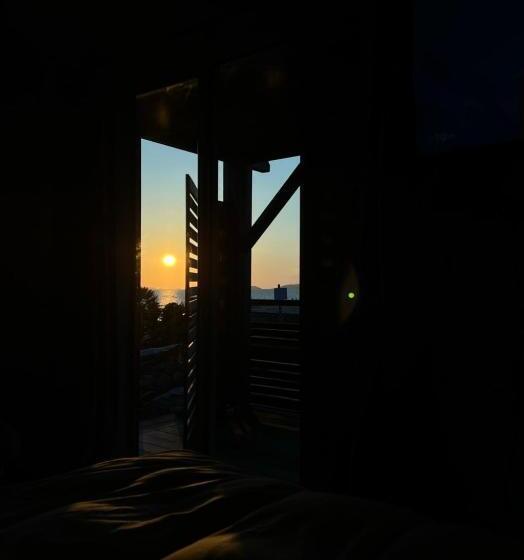 豪华海景房带阳台, Villa Kirssis