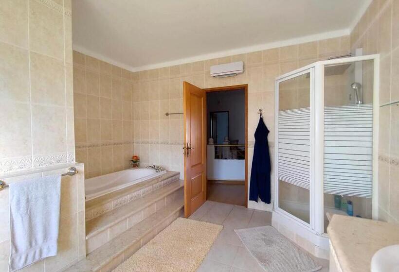 اتاق استاندارد با سرویس بهداشتی مشترک, Villa Shardana B&b