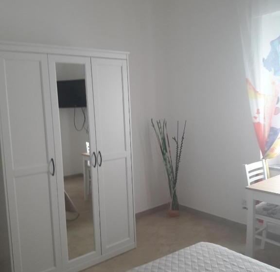 غرفة قياسية, Casa Corona