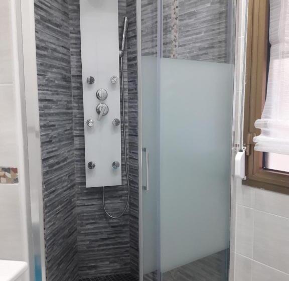 إستديو عائلى, Casa Corona