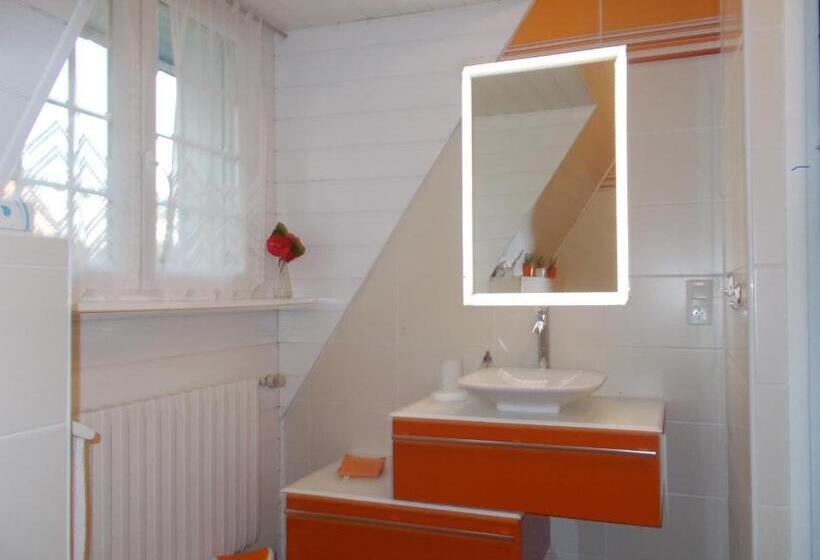 غرفة قياسية مطلّة علي البحر, Les Ajoncs