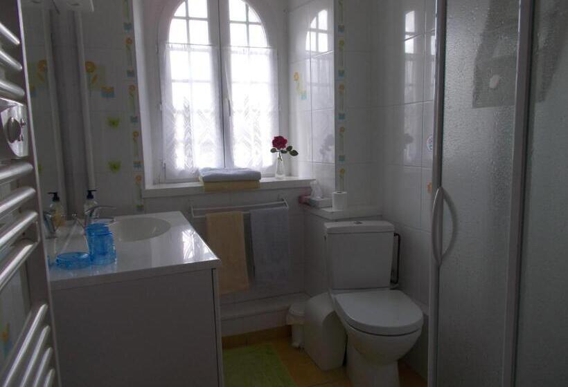 جناح مطلّ علي البحر, Les Ajoncs