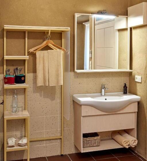 اتاق لوکس, Manej Urla