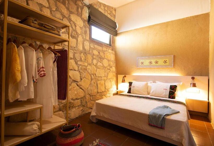 اتاق خانوادگی, Manej Urla