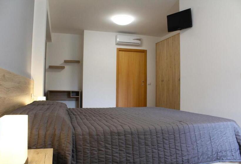 Номер Deluxe, Bed Ponente