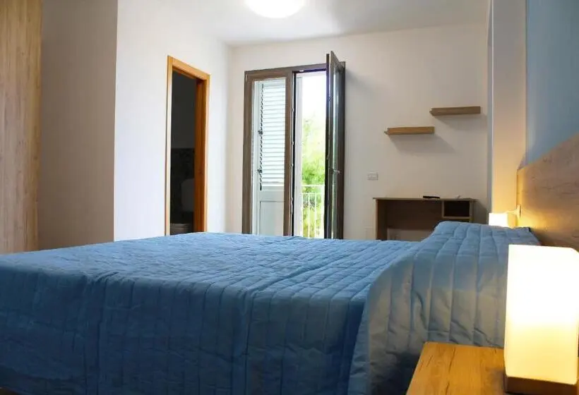 オーシャンビュースタンダードルームバルコニー付き, Bed Ponente