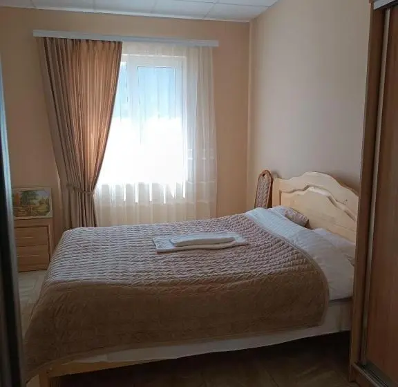 ２ベッドルームアパートメント, Kitica House
