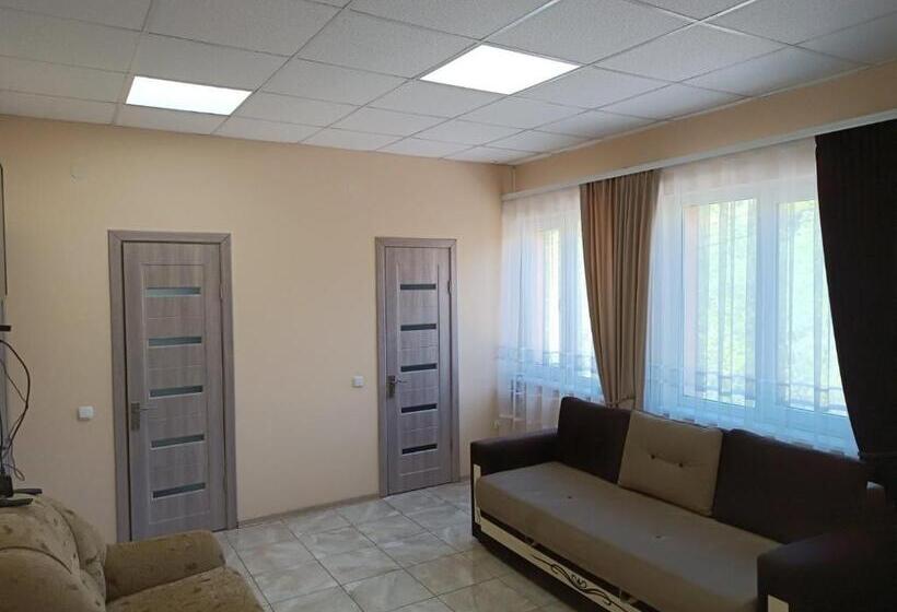 شقة غرفتين, Kitica House