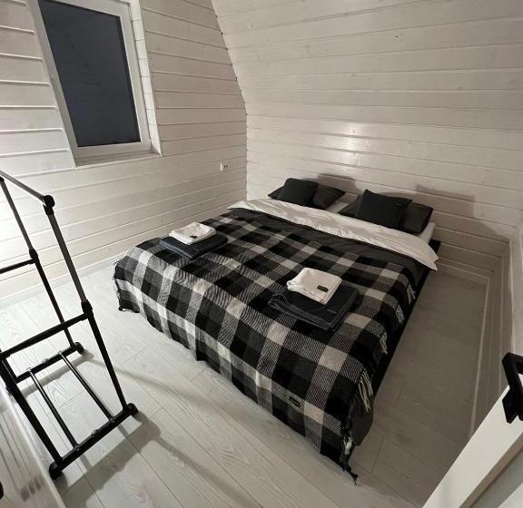 منزل غرفتين نوم, Kitica House