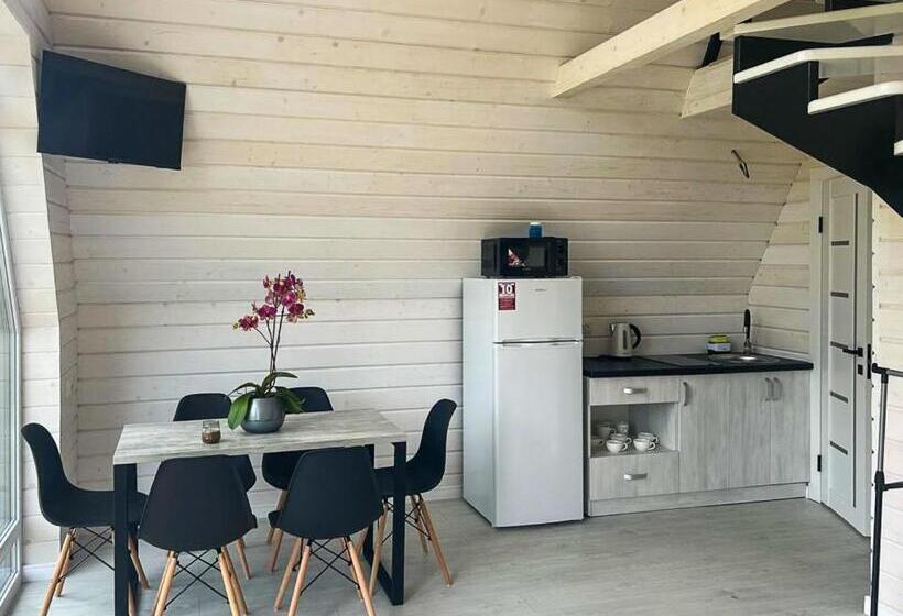 Дом 2 Спальни, Kitica House