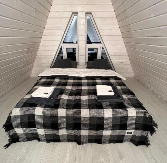 منزل غرفتين نوم, Kitica House