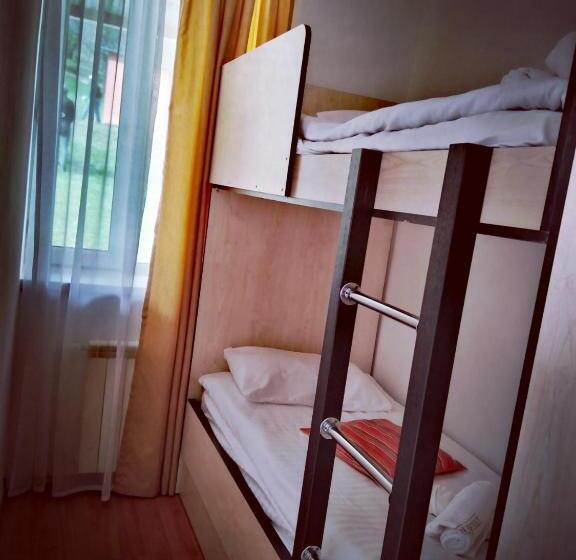 غرفة قياسية رباعية, Ani Resort