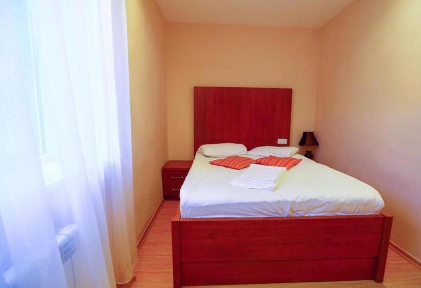 غرفة قياسية رباعية, Ani Resort