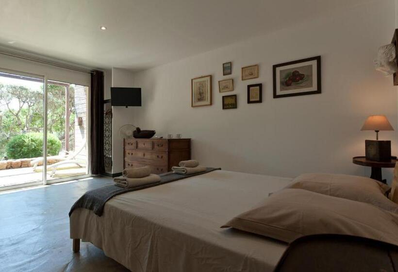 اتاق استاندارد سه نفره, Maison Tavolara