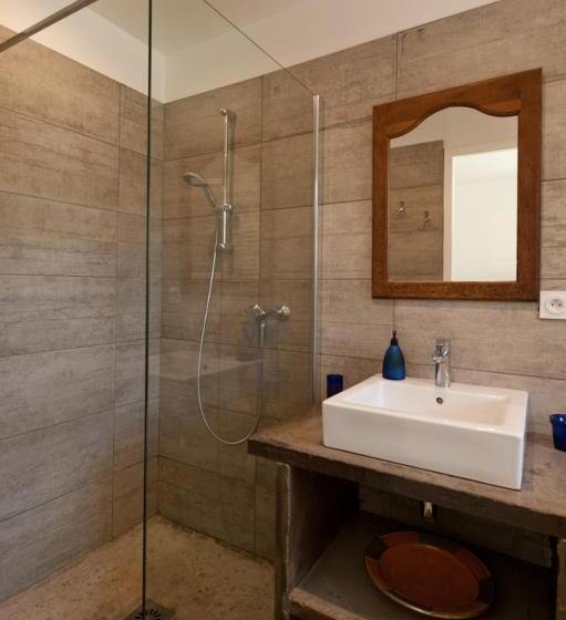 اتاق استاندارد سه نفره, Maison Tavolara