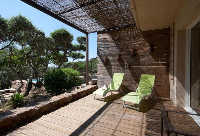 اتاق استاندارد سه نفره, Maison Tavolara