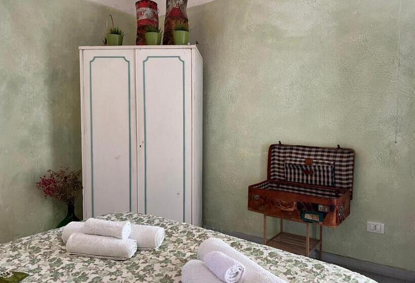 スタンダードトリプルルーム, Agriturismo B&b Luna Di Quarazzana In Fivizzano Tuscany