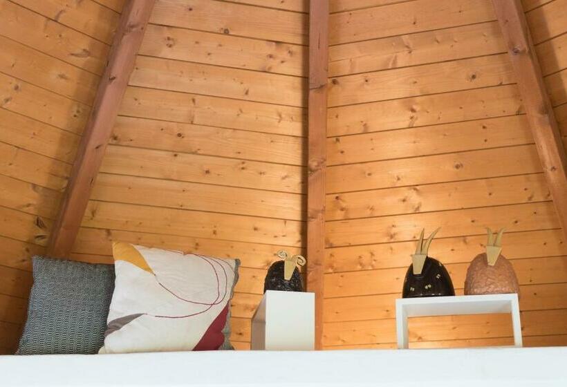 בקתה דלוקס, Is Cheas Wine Farm Boutique