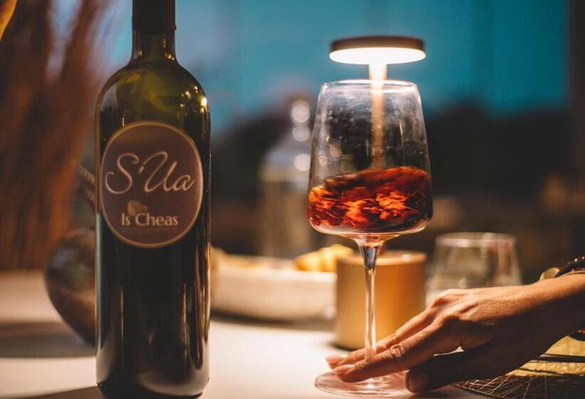 بنجلو عائلى, Is Cheas Wine Farm Boutique