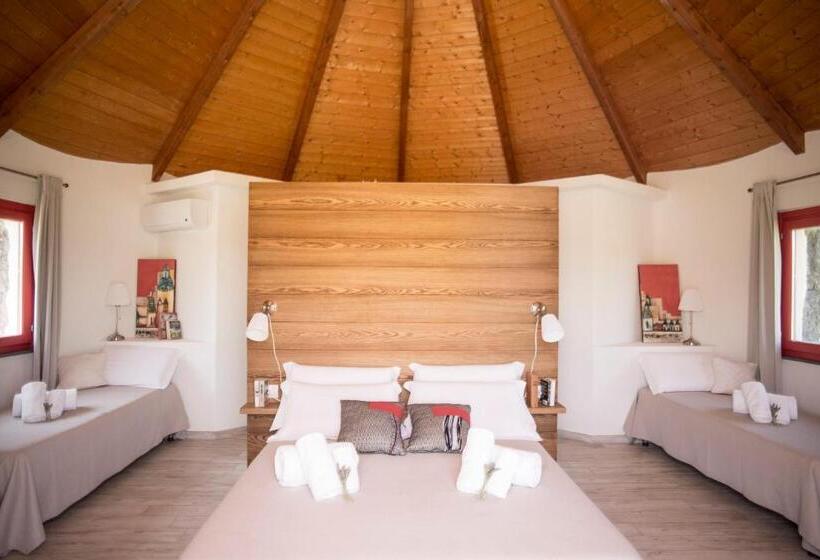 بنجلو عائلى, Is Cheas Wine Farm Boutique