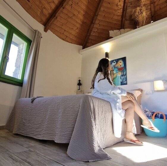 بنجلو قياسى, Is Cheas Wine Farm Boutique