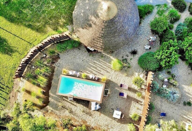 بنجلو ديلوكس, Is Cheas Wine Farm Boutique