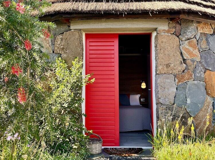 بنجلو عائلى, Is Cheas Wine Farm Boutique