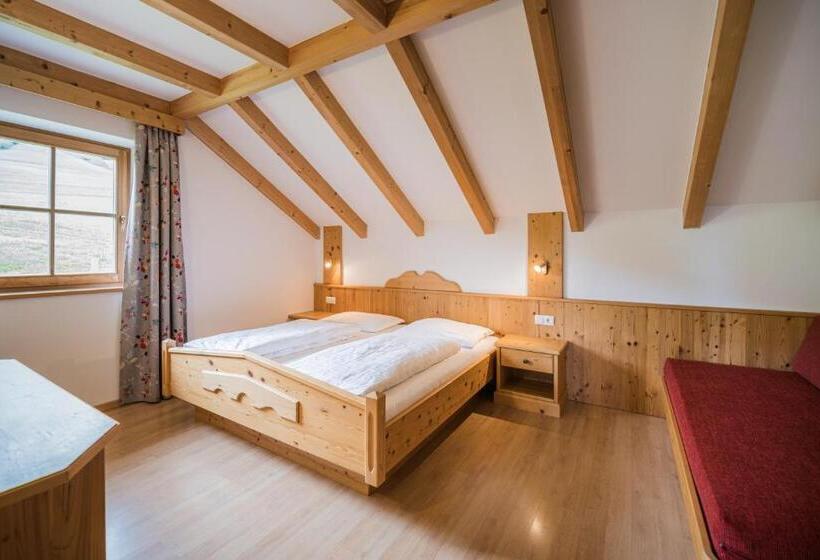 דירת שני חדרים, Klaudehof