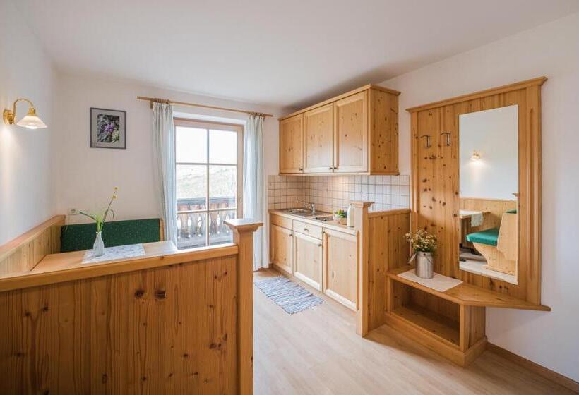 דירת חדר, Klaudehof